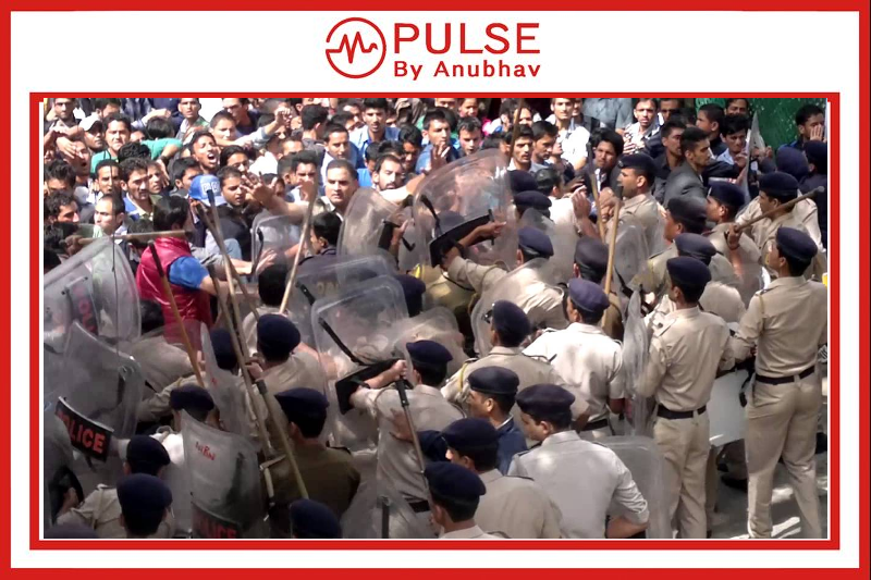 Police Lathicharge on peaceful Hindu protest in Kolkata