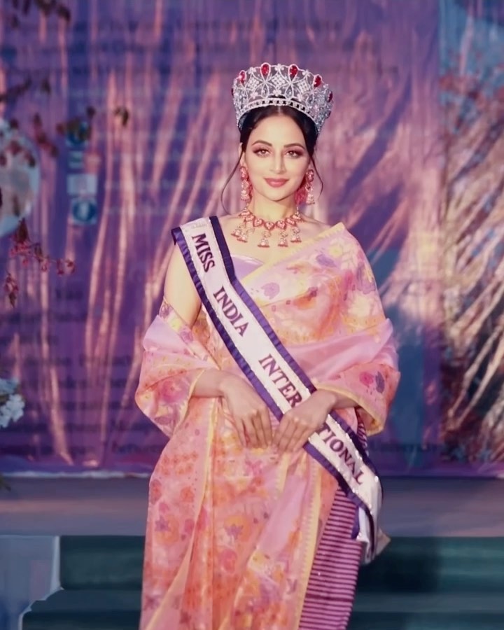 Zoya Afroz bikni pics