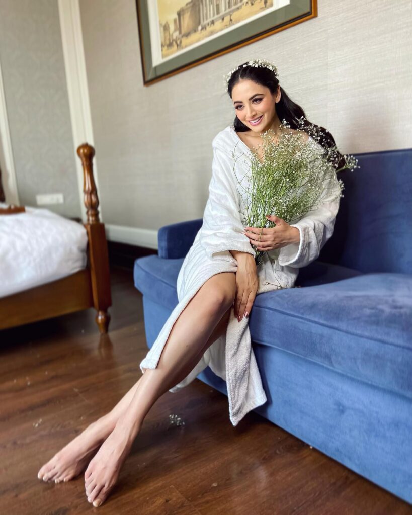 Zoya Afroz romance scene