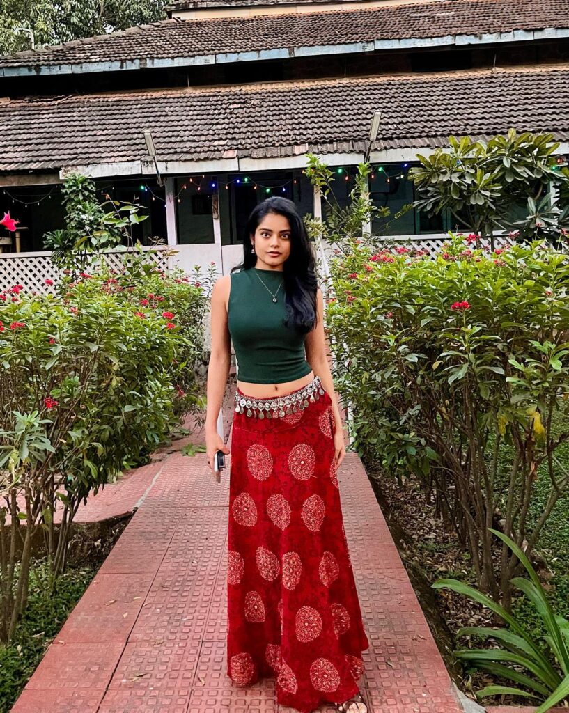 Riddhi Kumar instagram