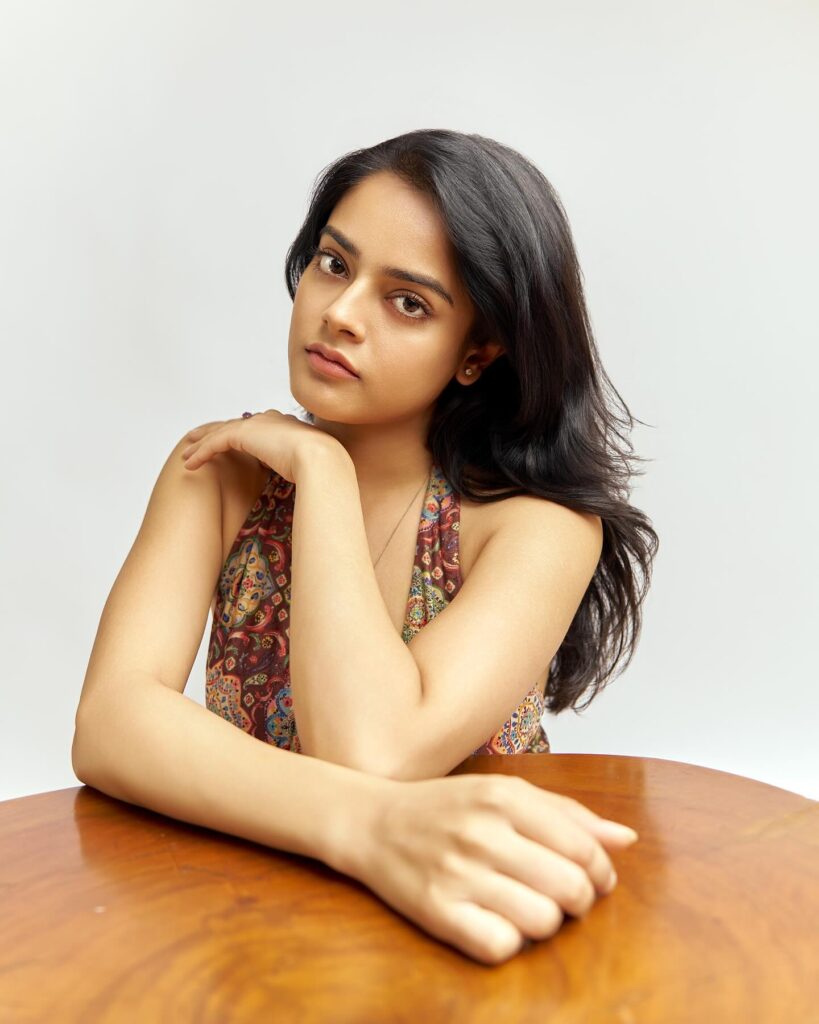 Riddhi Kumar beautiful pics