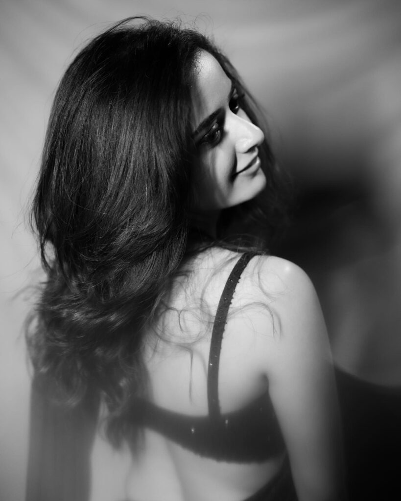 Ashika Ranganath black outfit kiss