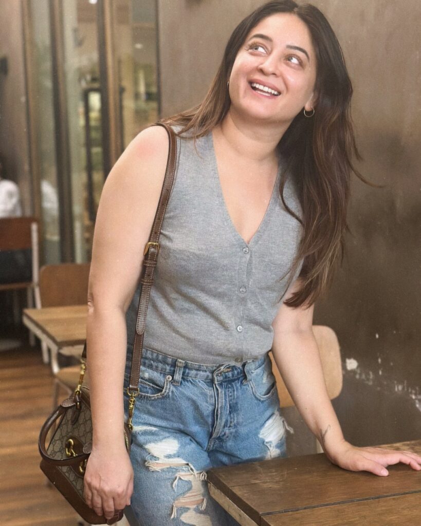 Mahhi Vij in top