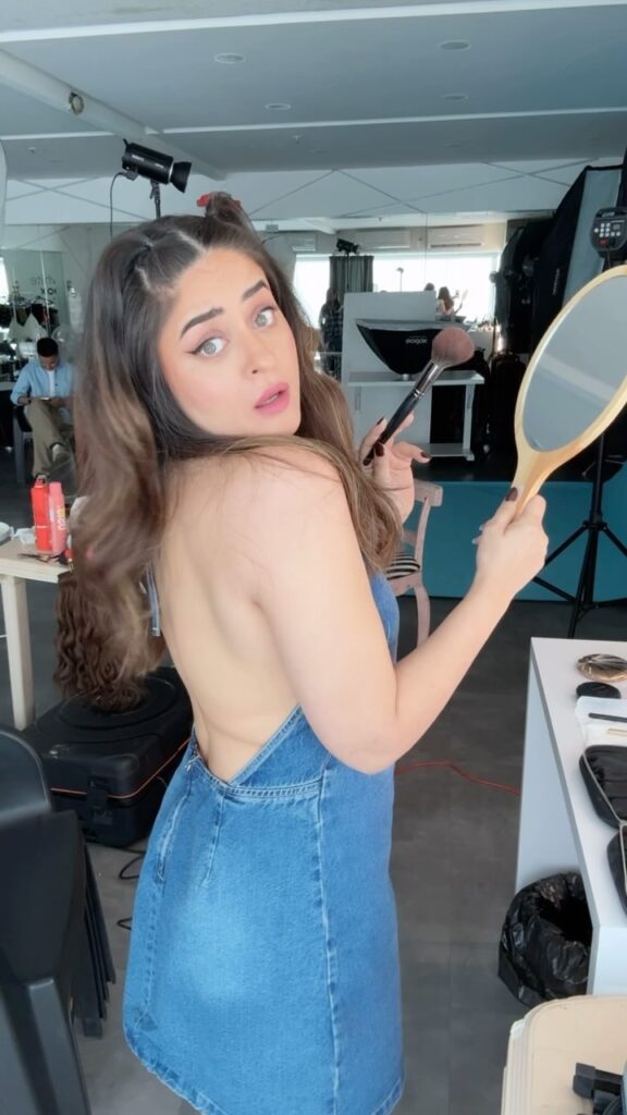 Mahhi Vij romantic scene