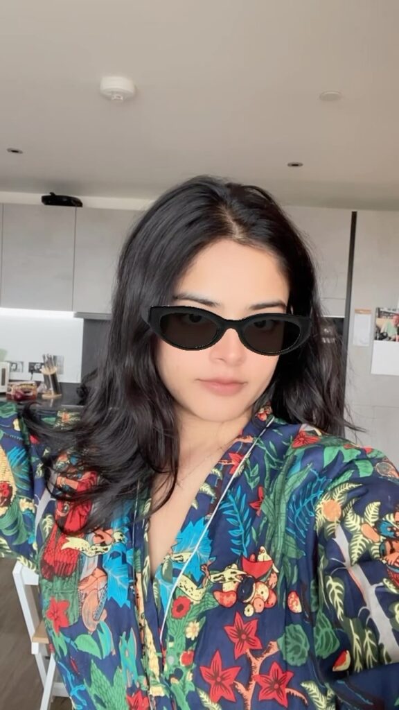 Riddhi Kumar sex scene