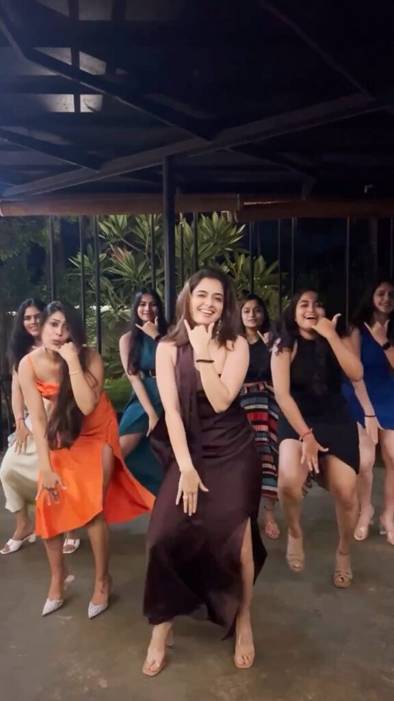 Ashika Ranganath dress