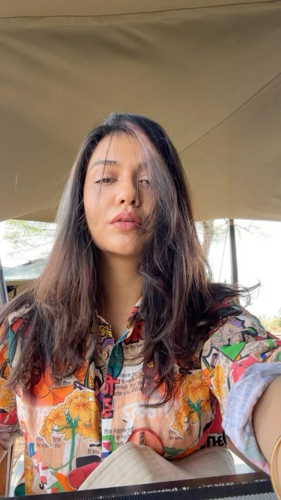 Divyaa Agarwal beautiful pics