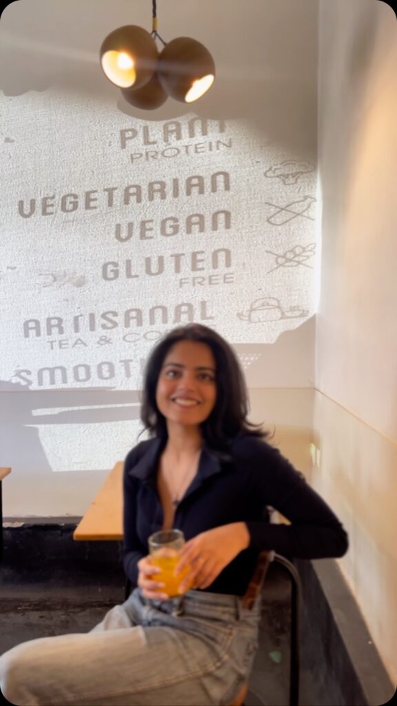 Riddhi Kumar kisses prabhas