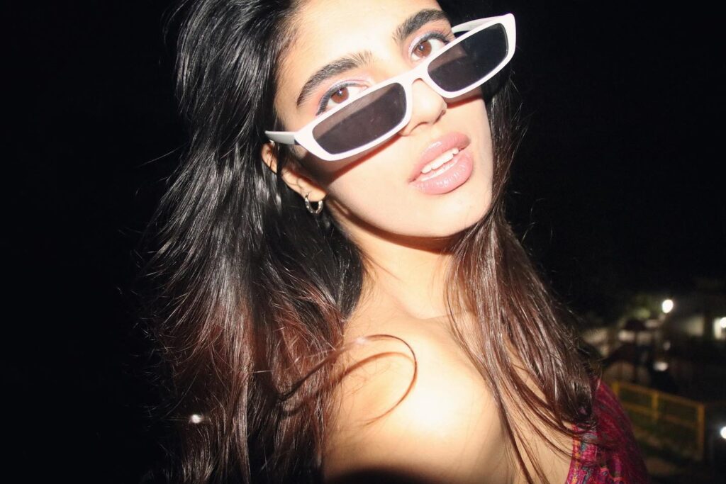 Medha Rana kissing video