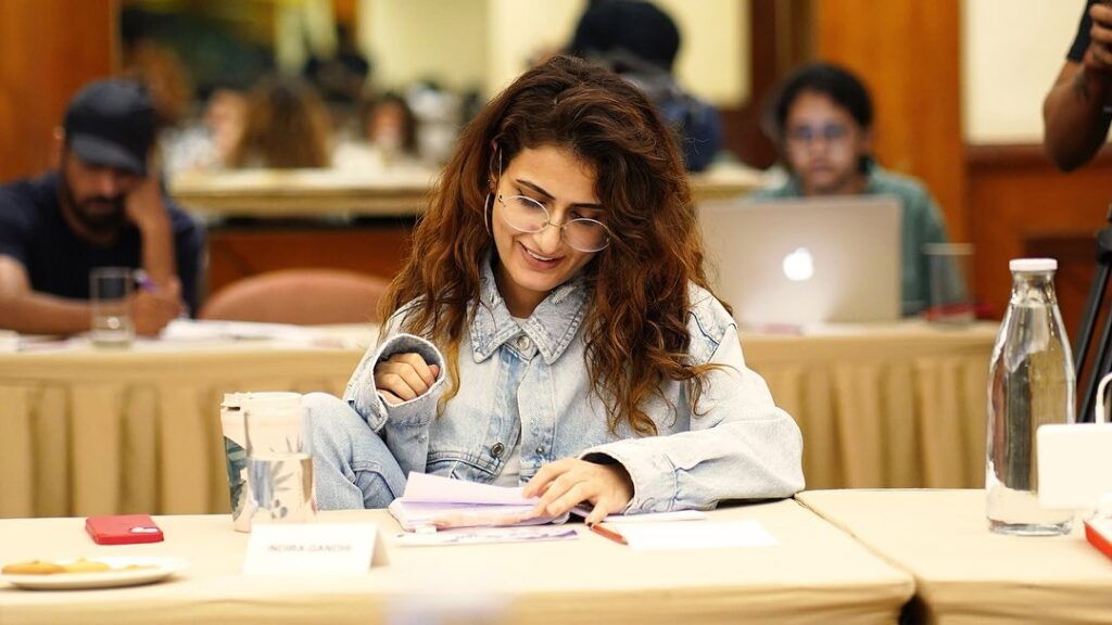 Fatima Sana Shaikh romantic scene