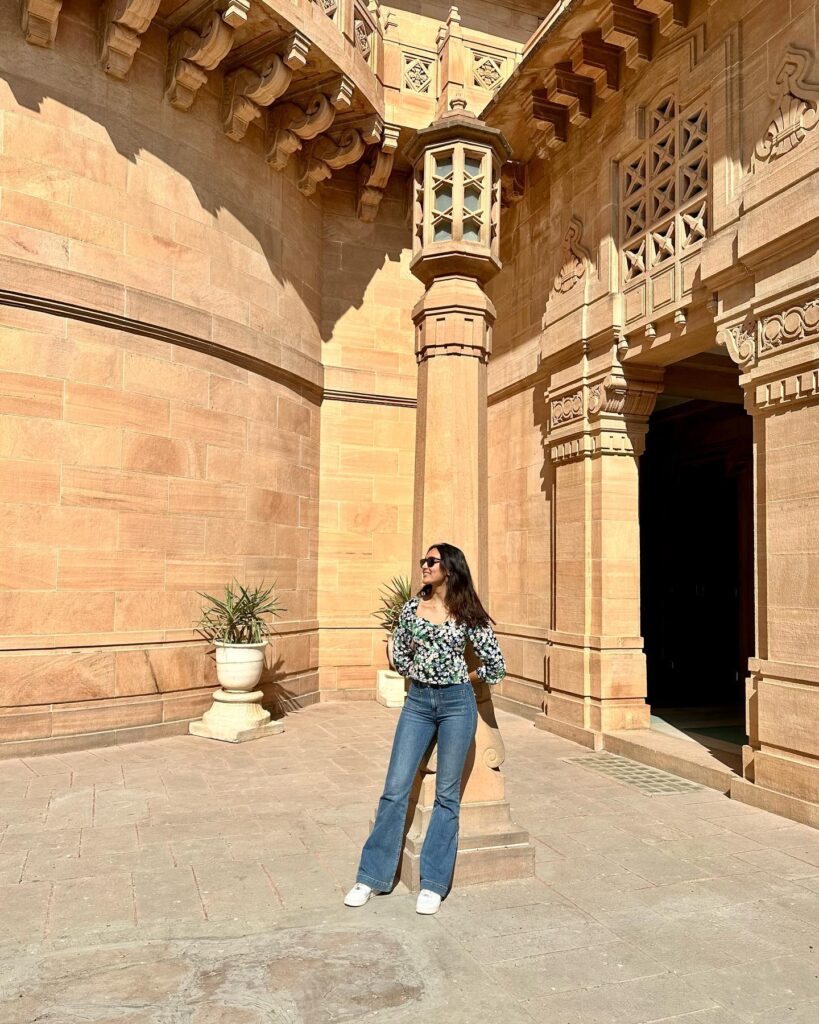 Aishwarya Desai height