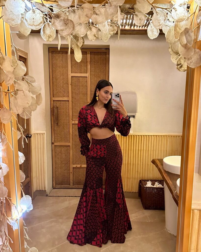 Aishwarya Desai bra color