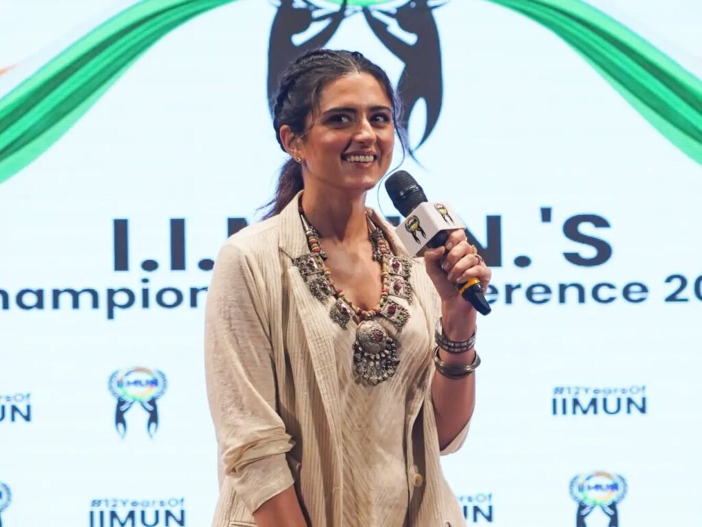 Riddhi Dogra kissing video