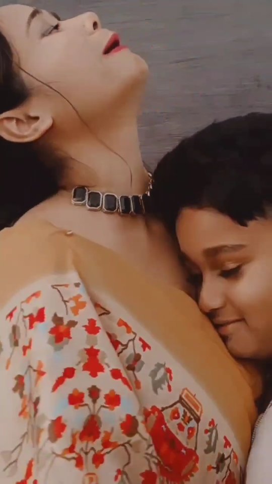 Manisha Rani kiss