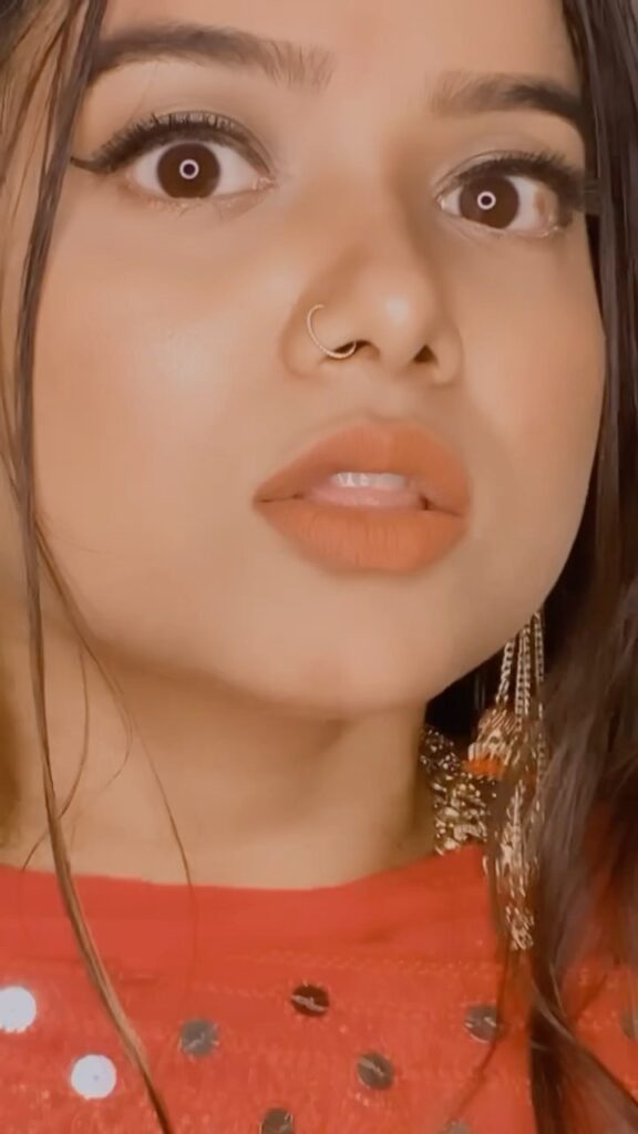 Manisha Rani lip kiss
