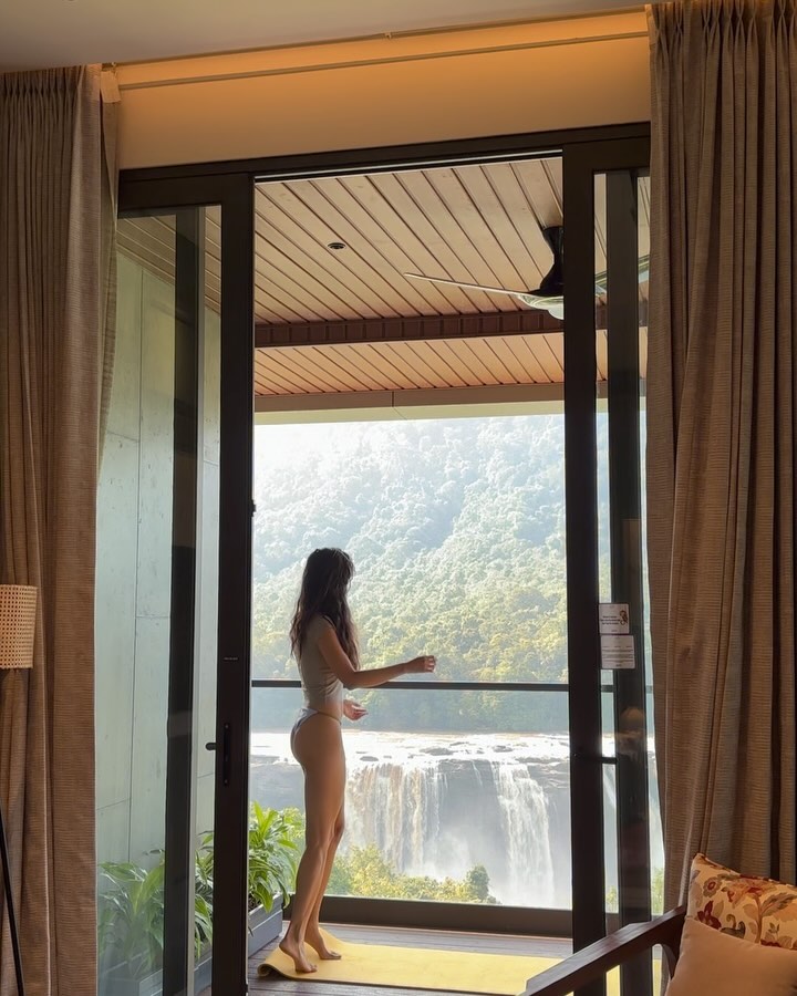 Mahieka Sharma in panty