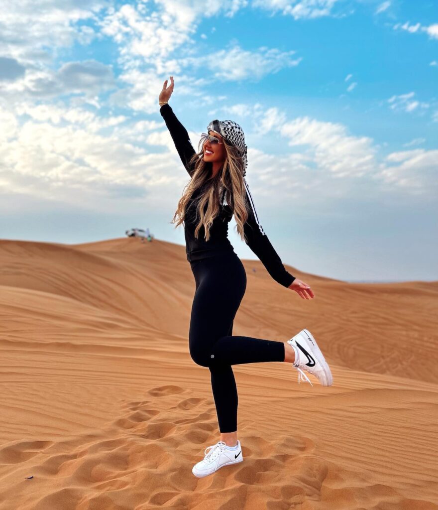 Sophie Shine in bikni