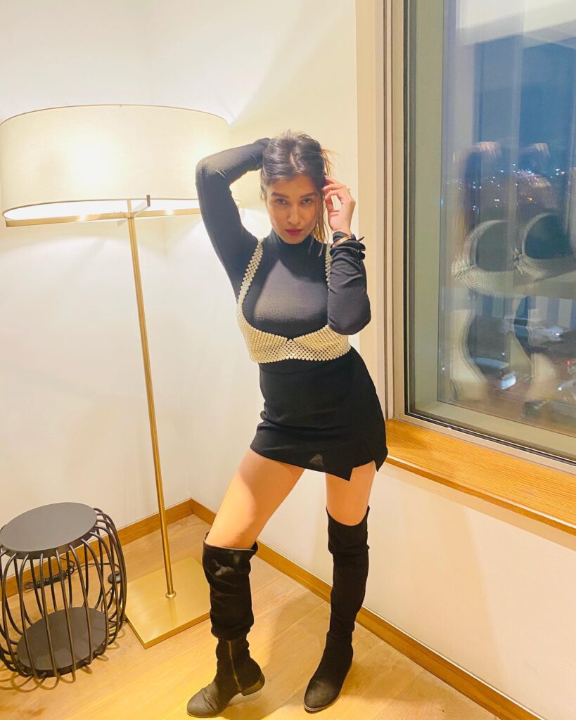 Shefali Bagga Biography 2026, Shefali Bagga Age, Shefali Bagga Net Worth, Shefali Bagga Loventure JioHotstar, Shefali Bagga Mr Faisu show, Shefali Bagga latest news, Cricket Queen Shefali Bagga, Shefali Bagga IPL hosting, Shefali Bagga sports anchor, Shefali Bagga and Arrav Jain relationship, Shefali Bagga response to trolls, Shefali Bagga AI posters controversy, Shefali Bagga hot photos, Shefali Bagga gym workout routine, Shefali Bagga Instagram followers