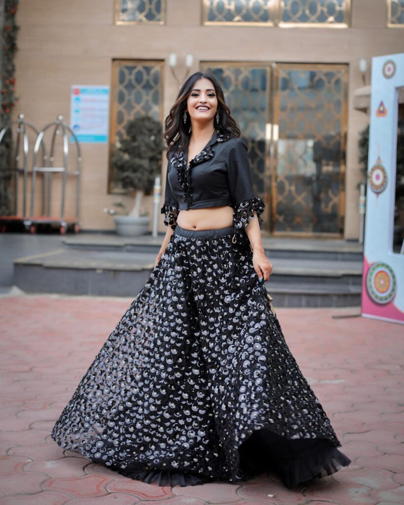 Akriti Agarwal navel