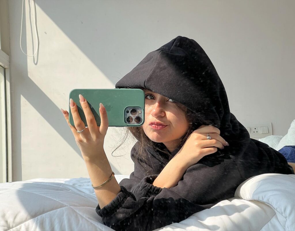 Aditi Bhatia kiss scene