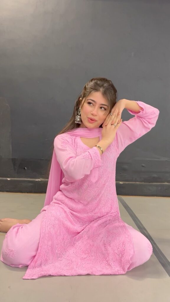 Aditi Bhatia romantic video