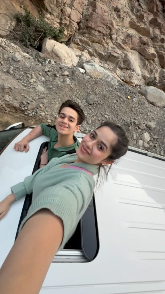 Jannat Zubair brother
