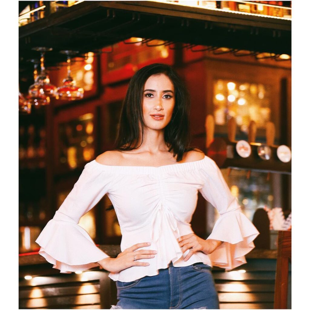 Namita Dubey age and height
