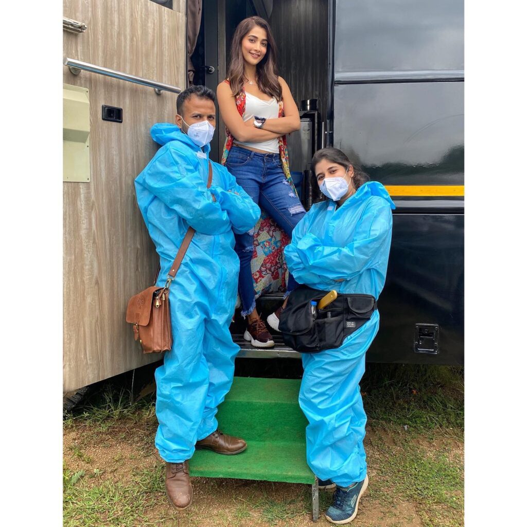 Pooja Hegde kissing video