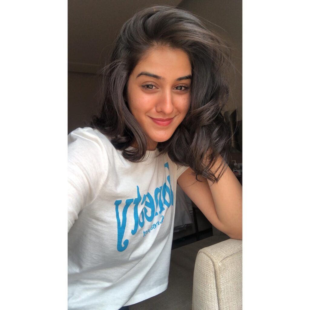 Sakshi Vaidya photos
