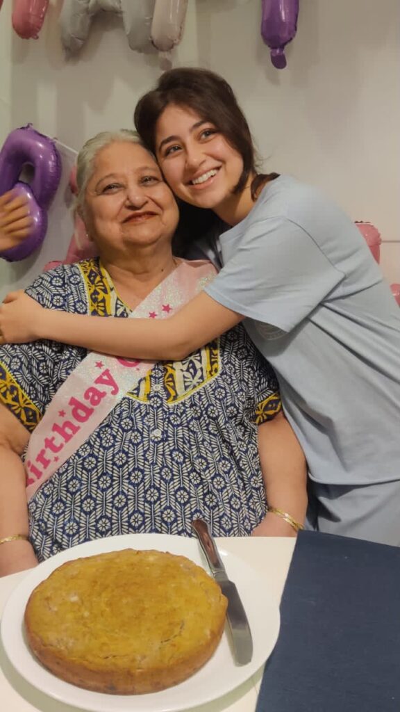 Aditi Bhatia kiss scene