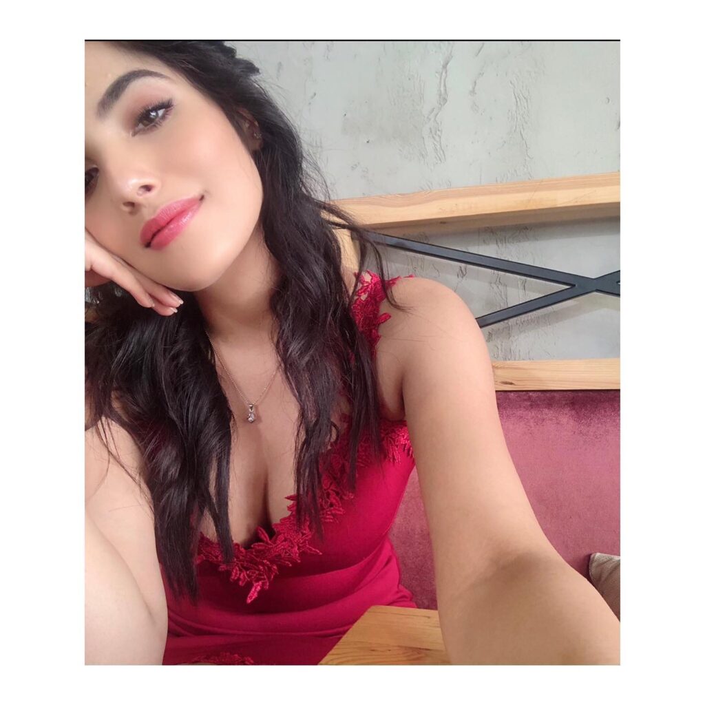 Aditi Hundia  bra size