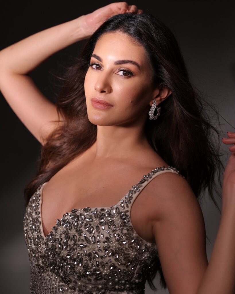 Amyra Dastur sex scene