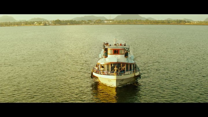 Raashii Khanna cleverage