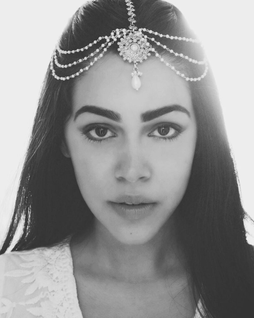 Naila Grrewal sexy images