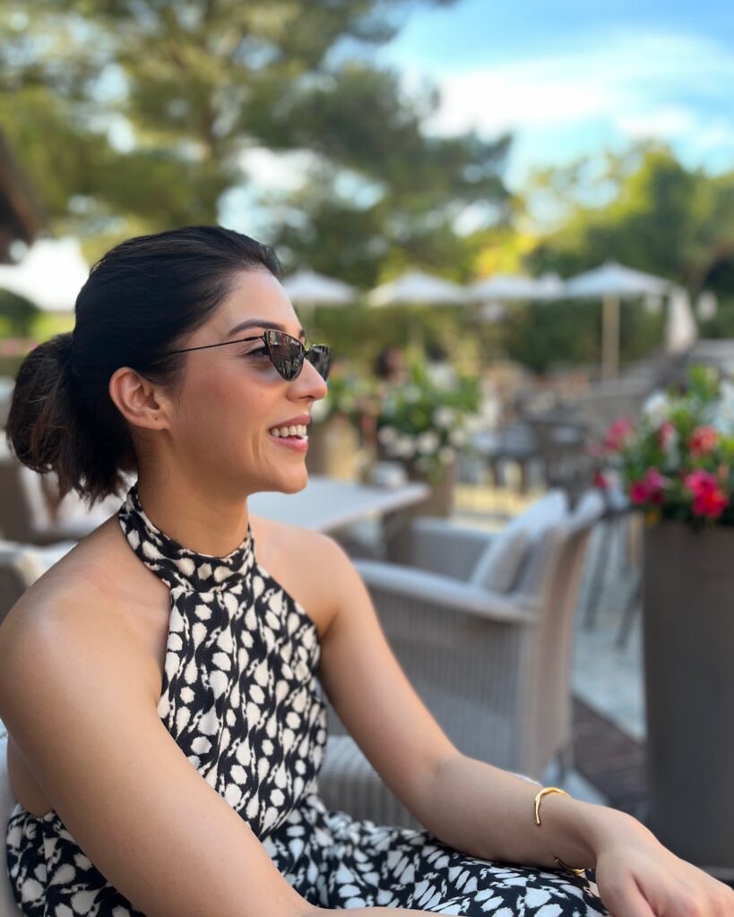 Mehreen Pirzada nude