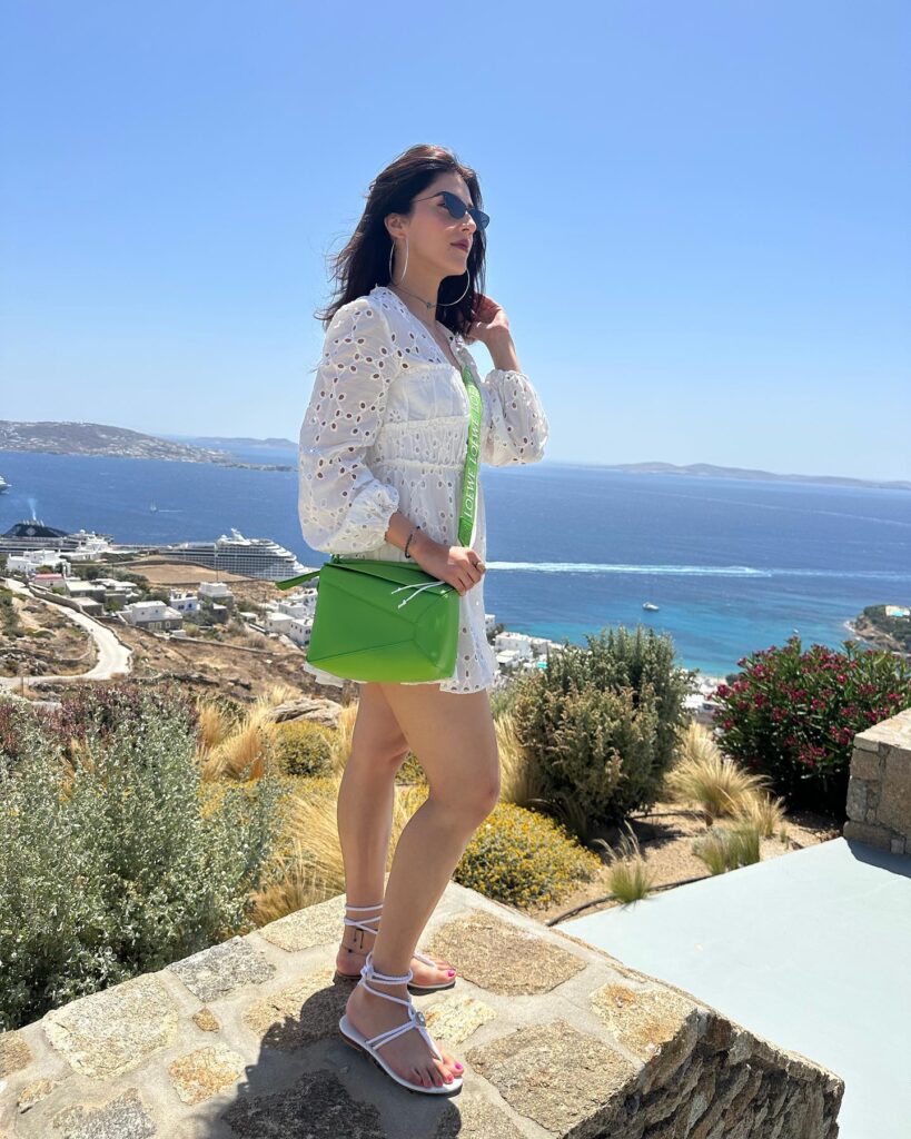 Mehreen Pirzada hot photos