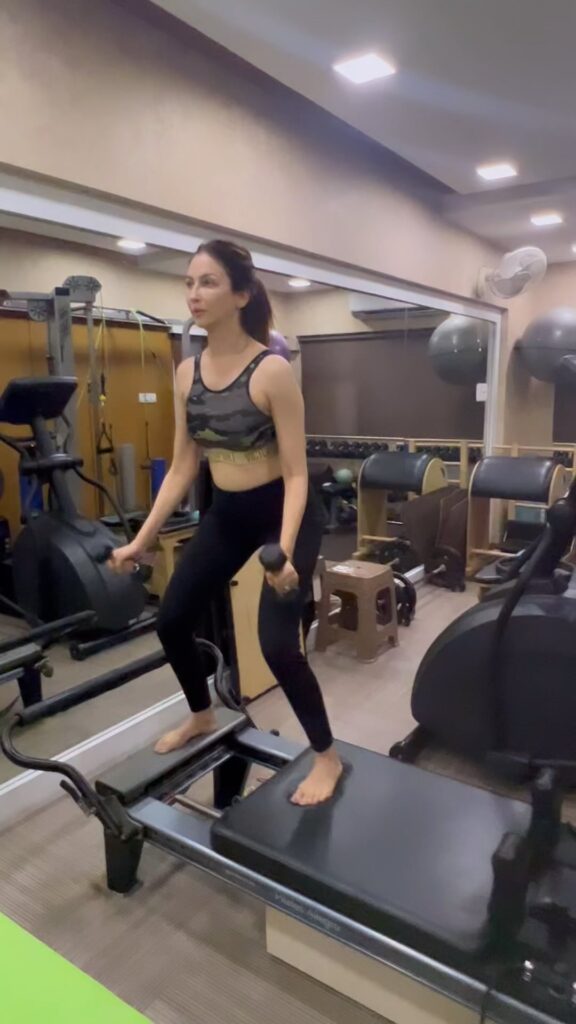 Saumya Tandon navel