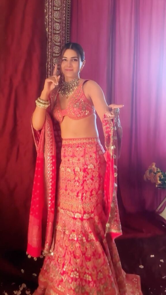 Kriti Sanon in lhenga