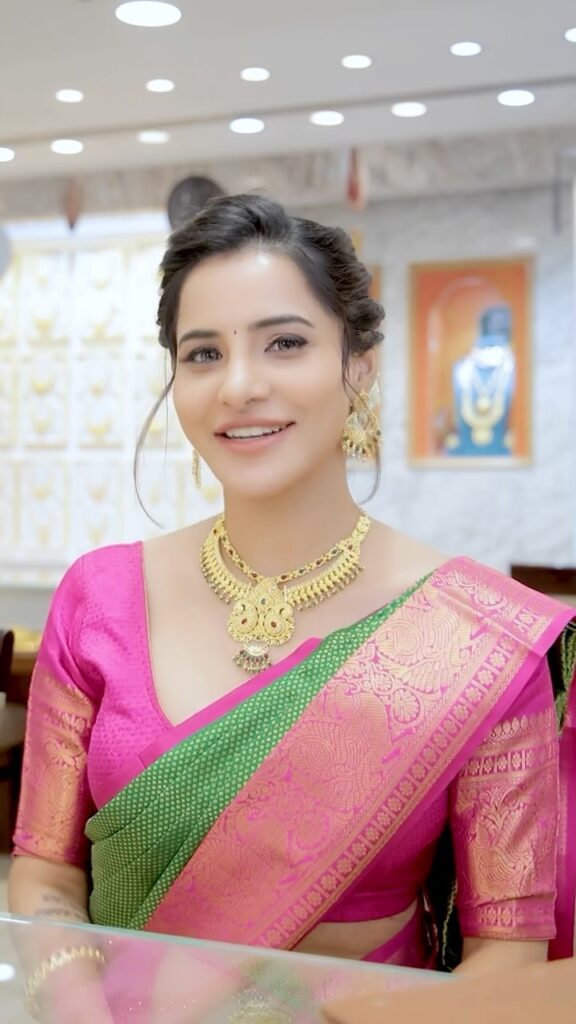 Ashu Reddy sexy images