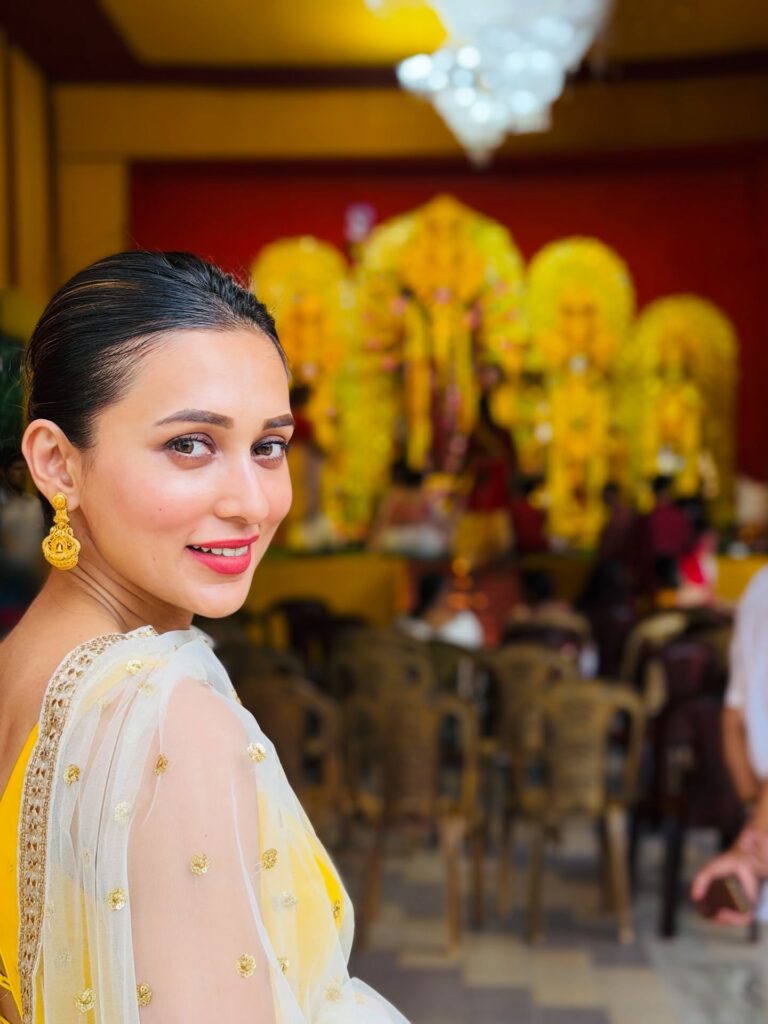 Mimi Chakraborty porle Mone Jei
Mimi Chakraborty Husband
Mimi Chakraborty new song
Mimi Chakraborty children
Mimi Chakraborty movies
Mimi Chakraborty relationship
Mimi Chakraborty web series
Is Mimi Chakraborty married
Mimi Chakraborty Queens
Mimi Chakraborty new web series
Queens Hoichoi release date
Mimi Chakraborty OTT comeback
Queens Bengali web series cast
Subhashree Ganguly comment on Queens
Mimi Chakraborty Meera role
Nirjhar Mitra Queens series
Queens teaser reaction
Mimi Chakraborty upcoming projects
Queens North Bengal thriller
Mimi Chakraborty latest news
Raj Chakraborty Mimi Subhashree
Queens Hoichoi trailer
Mimi Chakraborty action scenes