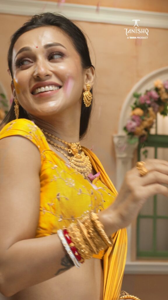Mimi Chakraborty porle Mone Jei
Mimi Chakraborty Husband
Mimi Chakraborty new song
Mimi Chakraborty children
Mimi Chakraborty movies
Mimi Chakraborty relationship
Mimi Chakraborty web series
Is Mimi Chakraborty married
Mimi Chakraborty Queens
Mimi Chakraborty new web series
Queens Hoichoi release date
Mimi Chakraborty OTT comeback
Queens Bengali web series cast
Subhashree Ganguly comment on Queens
Mimi Chakraborty Meera role
Nirjhar Mitra Queens series
Queens teaser reaction
Mimi Chakraborty upcoming projects
Queens North Bengal thriller
Mimi Chakraborty latest news
Raj Chakraborty Mimi Subhashree
Queens Hoichoi trailer
Mimi Chakraborty action scenes