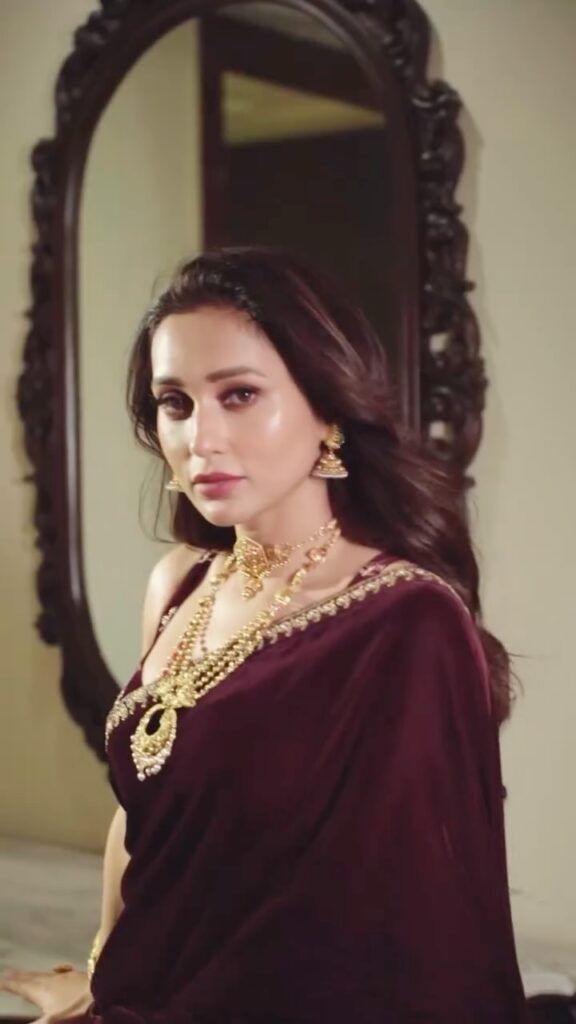 Mimi Chakraborty porle Mone Jei
Mimi Chakraborty Husband
Mimi Chakraborty new song
Mimi Chakraborty children
Mimi Chakraborty movies
Mimi Chakraborty relationship
Mimi Chakraborty web series
Is Mimi Chakraborty married
Mimi Chakraborty Queens
Mimi Chakraborty new web series
Queens Hoichoi release date
Mimi Chakraborty OTT comeback
Queens Bengali web series cast
Subhashree Ganguly comment on Queens
Mimi Chakraborty Meera role
Nirjhar Mitra Queens series
Queens teaser reaction
Mimi Chakraborty upcoming projects
Queens North Bengal thriller
Mimi Chakraborty latest news
Raj Chakraborty Mimi Subhashree
Queens Hoichoi trailer
Mimi Chakraborty action scenes