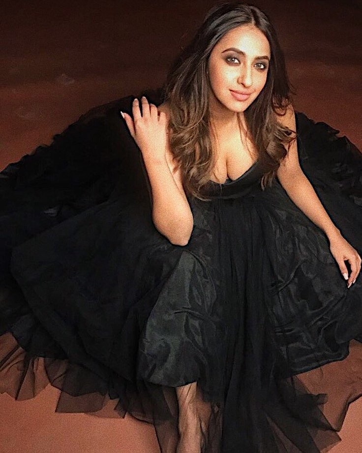 Akansha Ranjan Kapoor hot pics