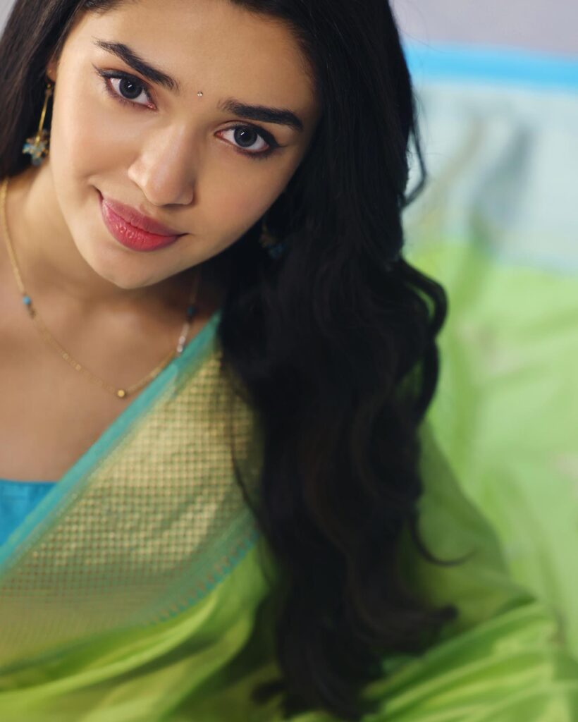 Krithi Shetty navel