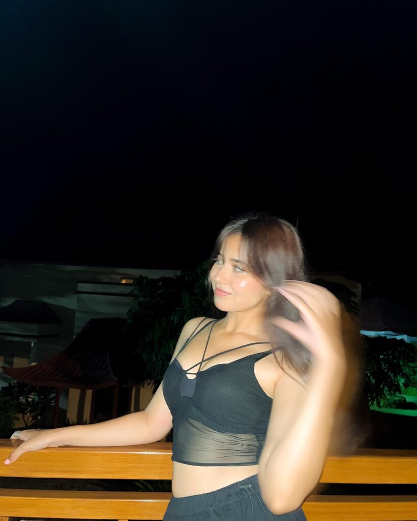 Akanksha Choudhary sexy pics