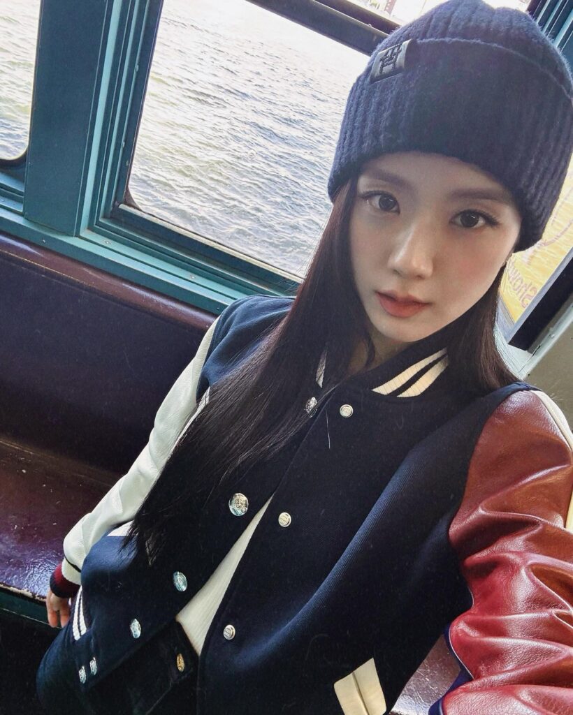 Jisoo kiss
