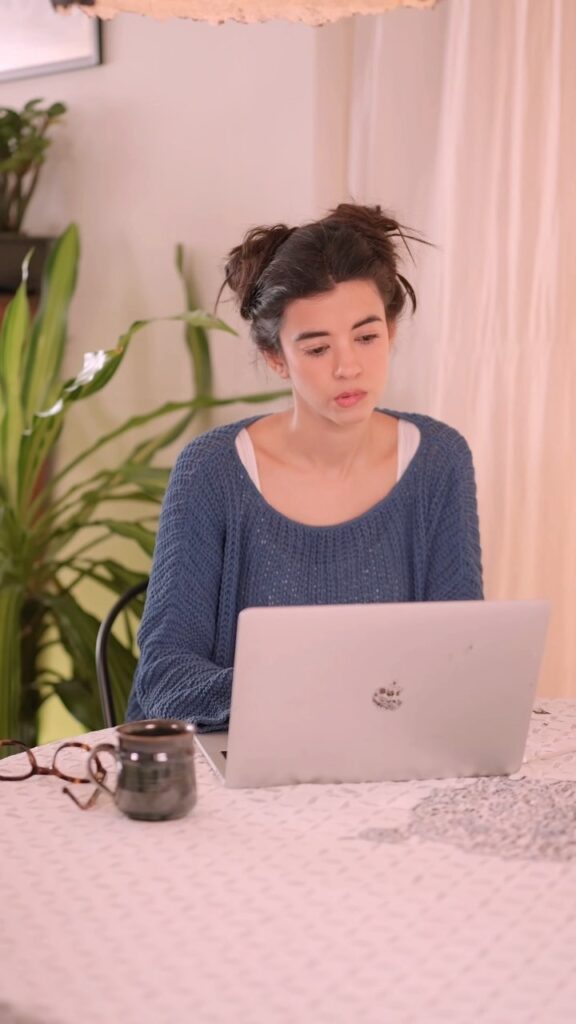 Saba Azad boobs
