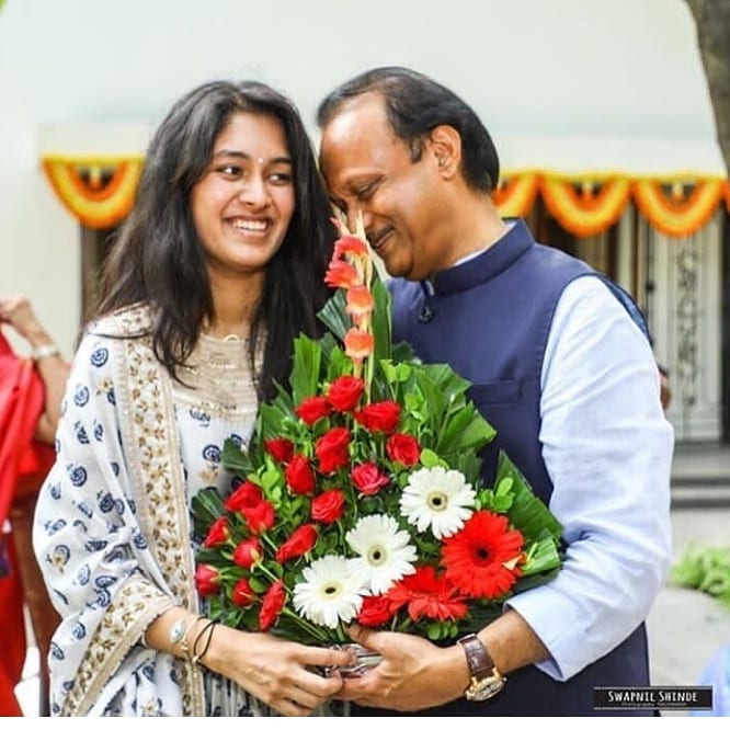#SupriyaSule #RevatiSule #SarangLakhani #CelebrityNews #BollywoodWedding #ViralDance #ShahRukhKhan #ShahRukhDance #CelebrityDance #ViralVideo #IndianWedding #BollywoodNews #FamousFamilies #SuleFamily #LoveAndMarriage #DanceViral #BollywoodCelebrity #TrendingNow #CelebrityLife