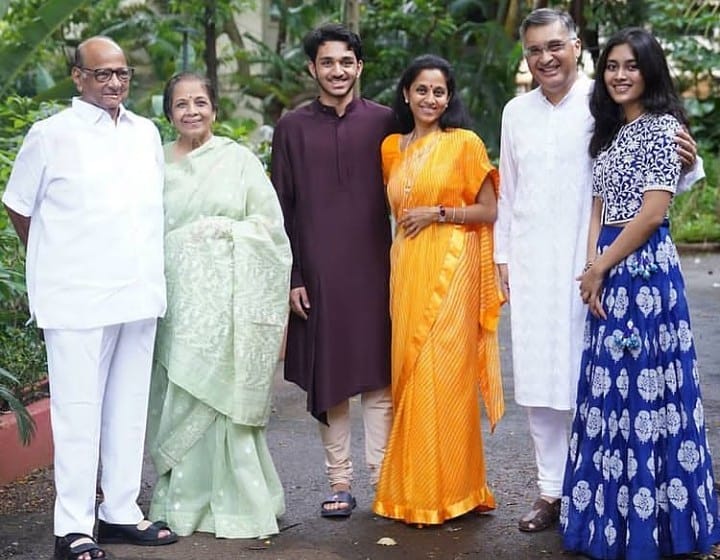 #SupriyaSule #RevatiSule #SarangLakhani #CelebrityNews #BollywoodWedding #ViralDance #ShahRukhKhan #ShahRukhDance #CelebrityDance #ViralVideo #IndianWedding #BollywoodNews #FamousFamilies #SuleFamily #LoveAndMarriage #DanceViral #BollywoodCelebrity #TrendingNow #CelebrityLife