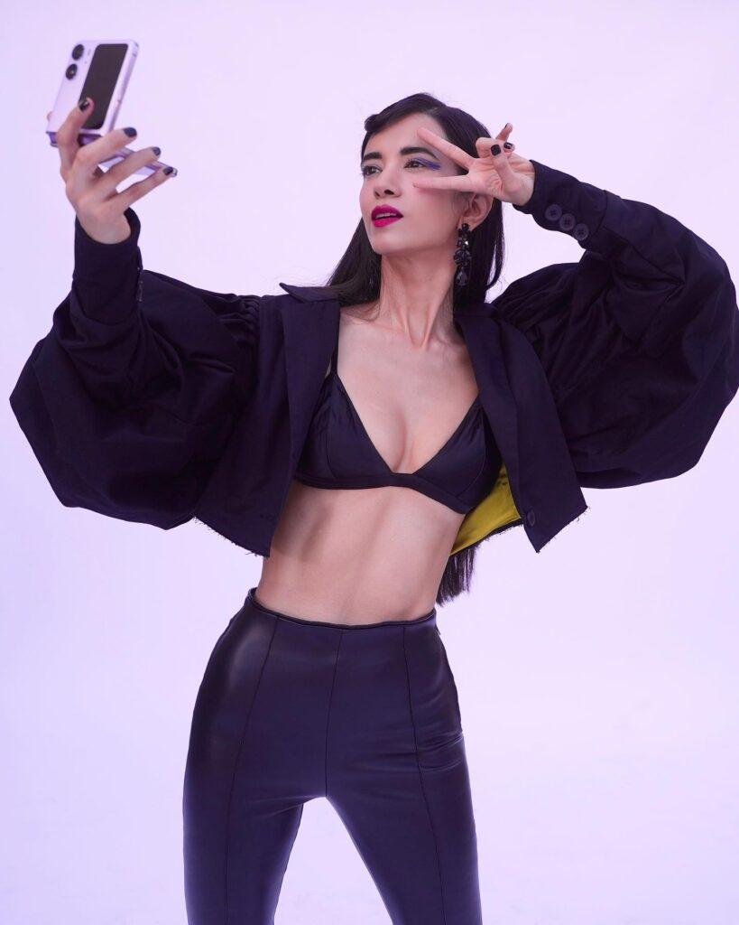 Saba Azad Kiss